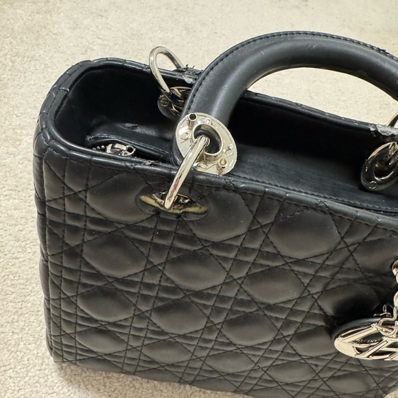 Black Handbag - Picture 7 of 8